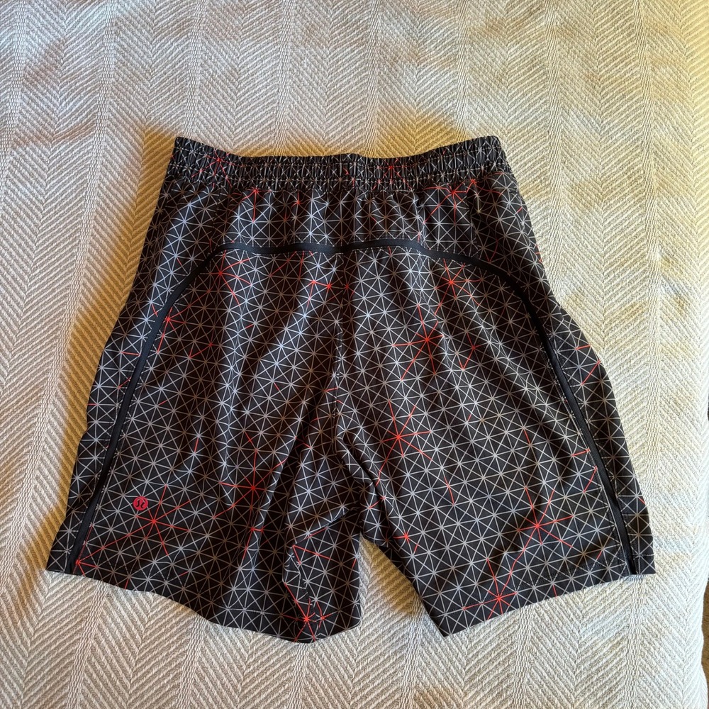 Lululemon Pace Breaker Linerless Shorts Mens Medium Black Orange Geometric 7" - Picture 3 of 9